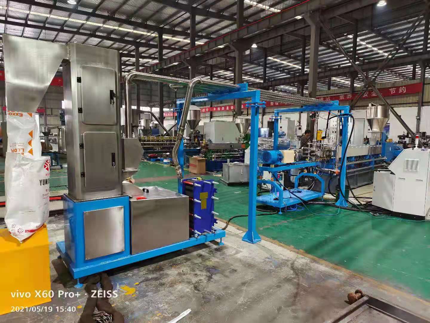 同向平行雙螺桿擠出造粒機展示